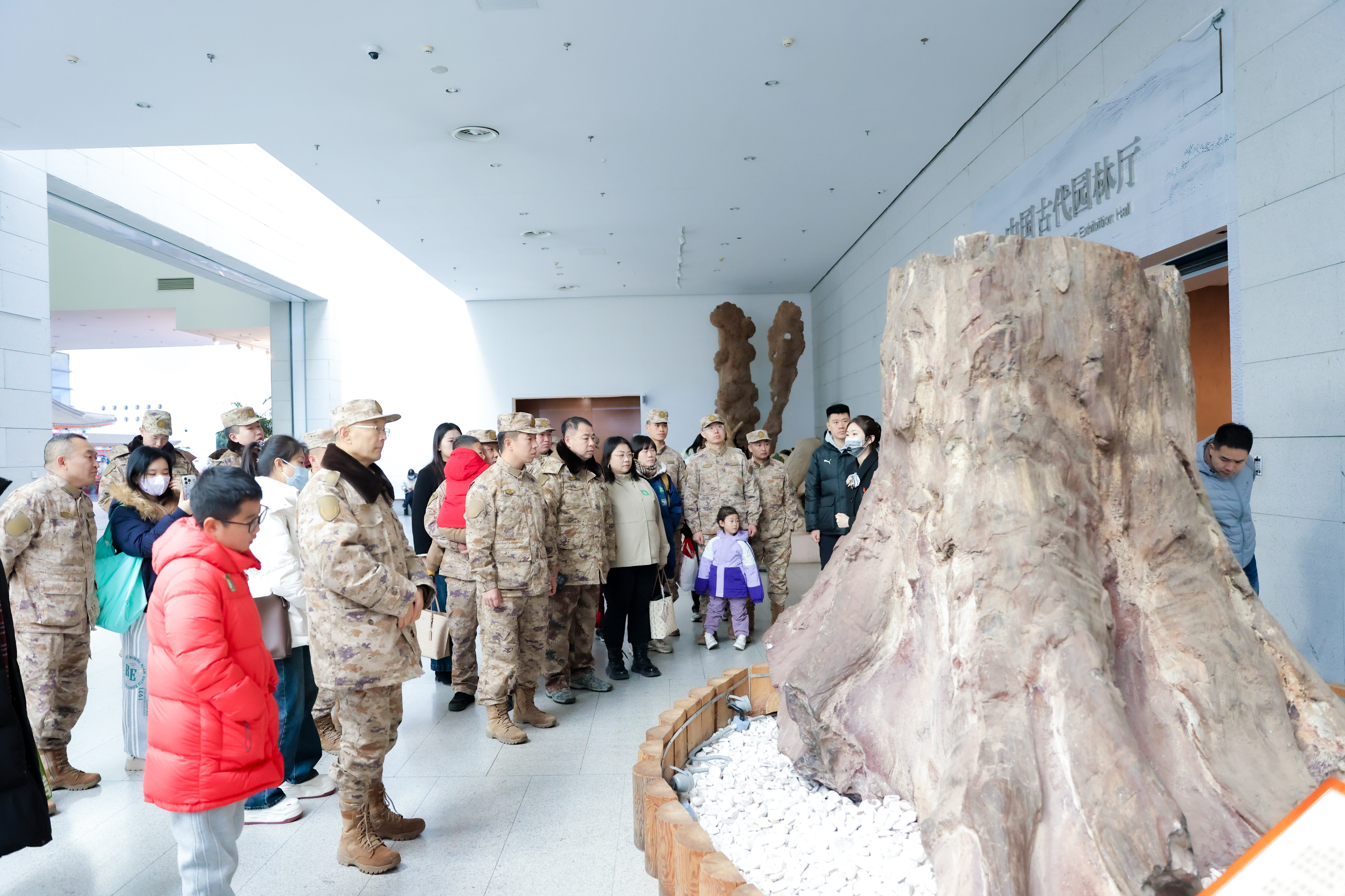 参观园林博物馆1.jpg 参观园林博物馆1.jpg